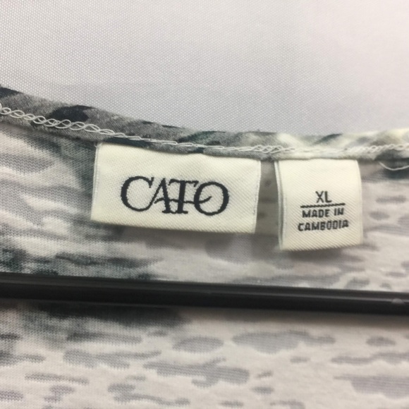 **Cato Size XL Black and Gray Floral Print T-Shirt - Picture 3 of 4